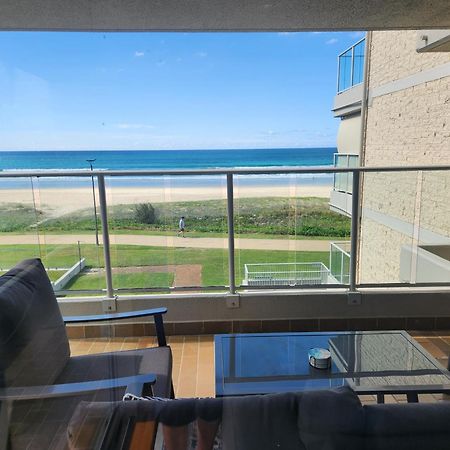 غولد كوست Pacific Surf Absolute Beachfront Apartments المظهر الخارجي الصورة