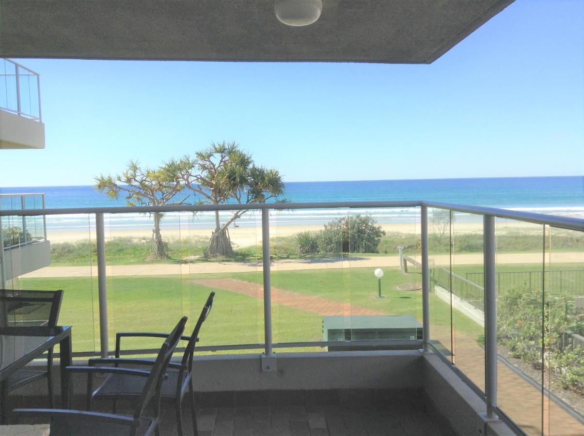 غولد كوست Pacific Surf Absolute Beachfront Apartments المظهر الخارجي الصورة