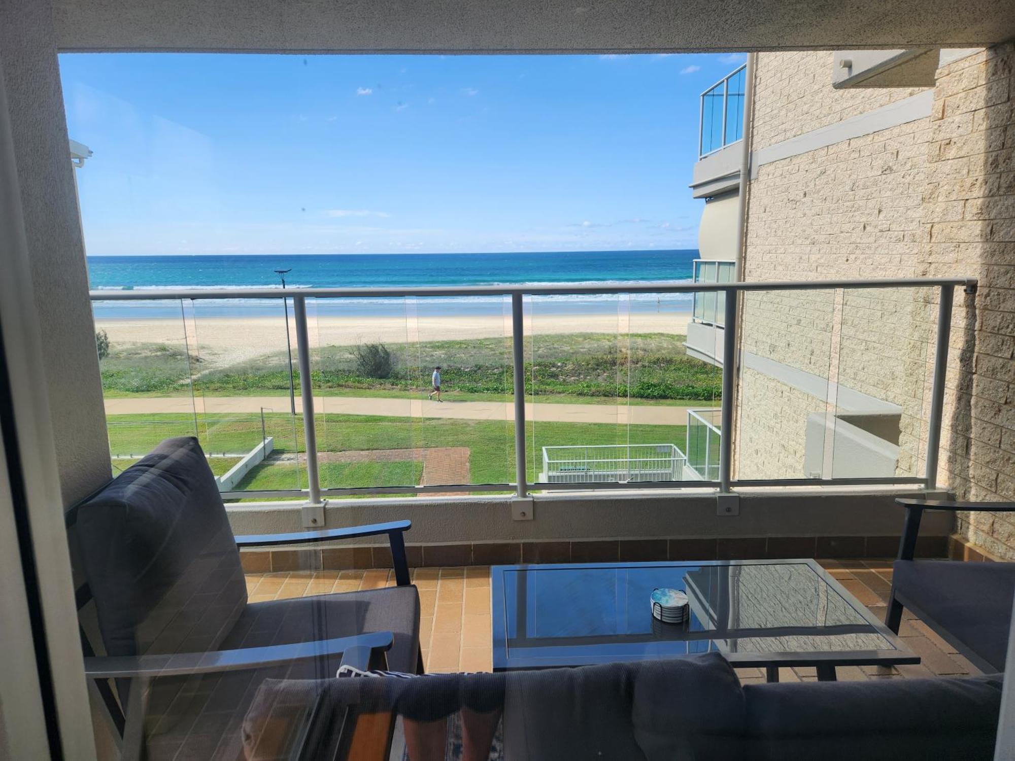 غولد كوست Pacific Surf Absolute Beachfront Apartments المظهر الخارجي الصورة