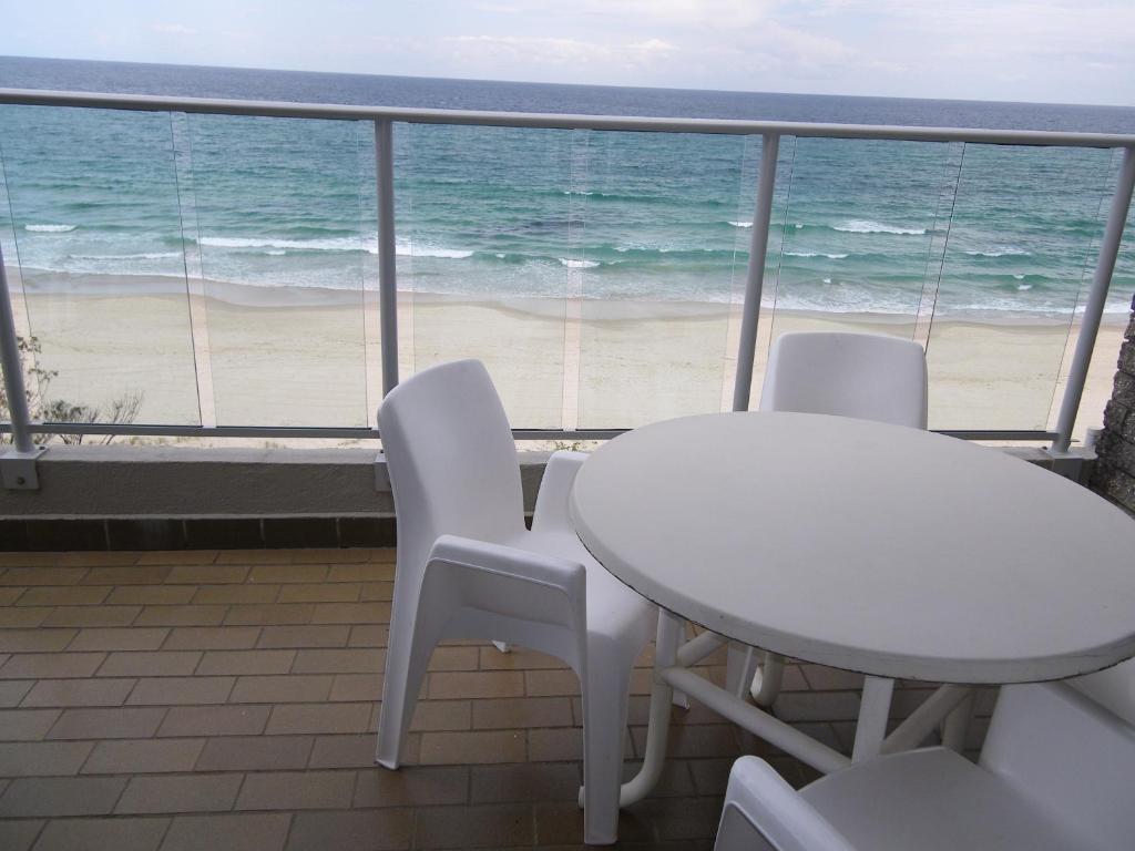 غولد كوست Pacific Surf Absolute Beachfront Apartments المظهر الخارجي الصورة