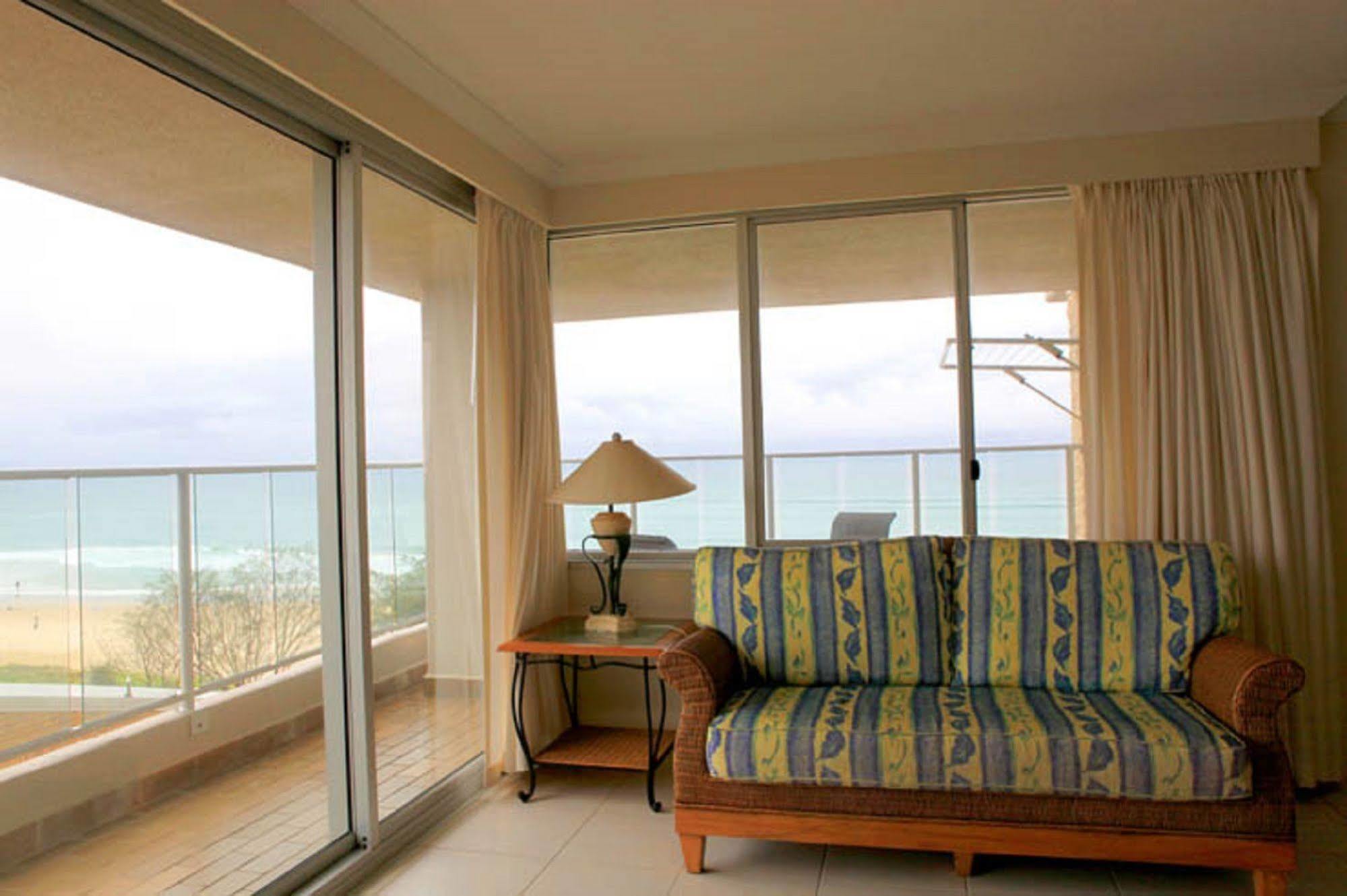 غولد كوست Pacific Surf Absolute Beachfront Apartments المظهر الخارجي الصورة