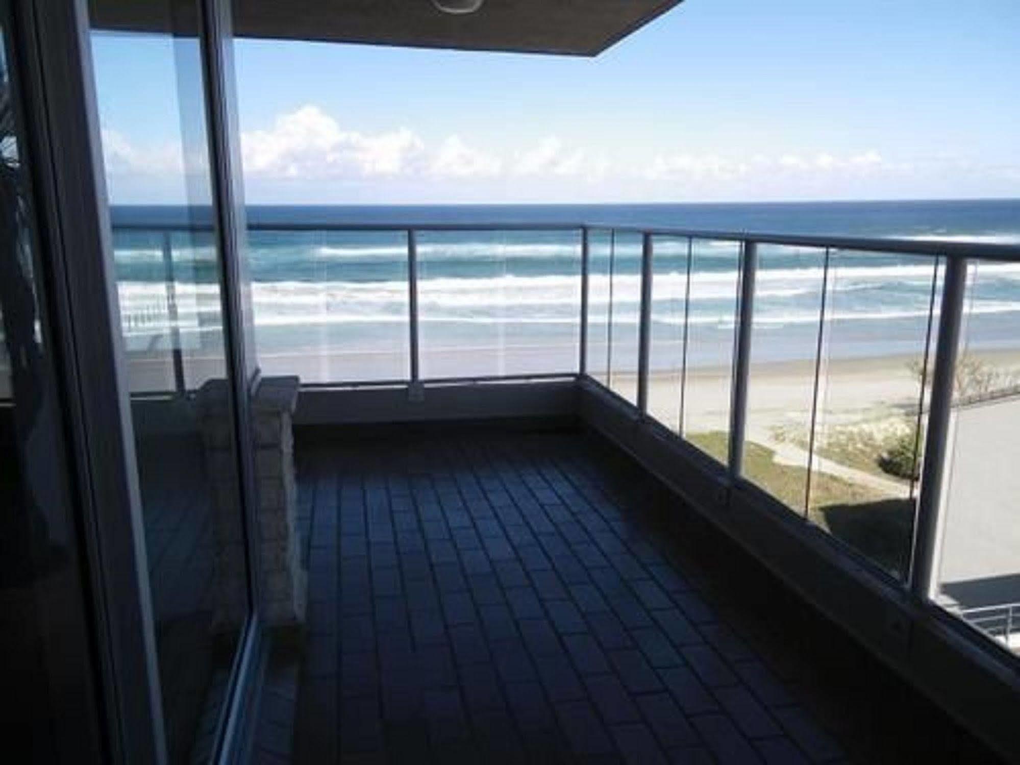 غولد كوست Pacific Surf Absolute Beachfront Apartments المظهر الخارجي الصورة