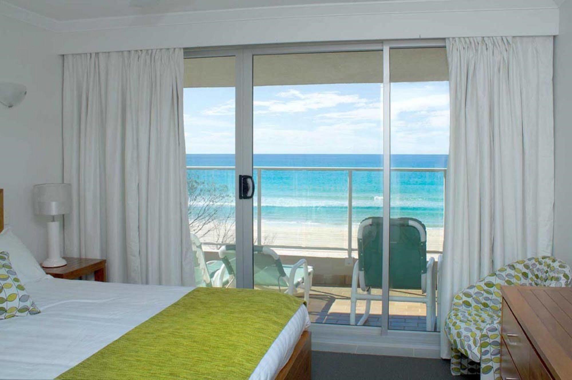 غولد كوست Pacific Surf Absolute Beachfront Apartments المظهر الخارجي الصورة