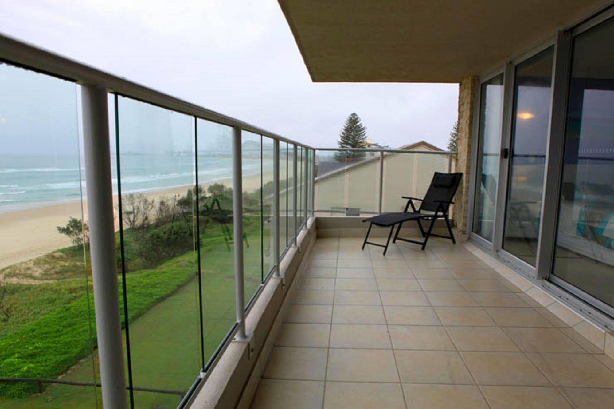غولد كوست Pacific Surf Absolute Beachfront Apartments المظهر الخارجي الصورة